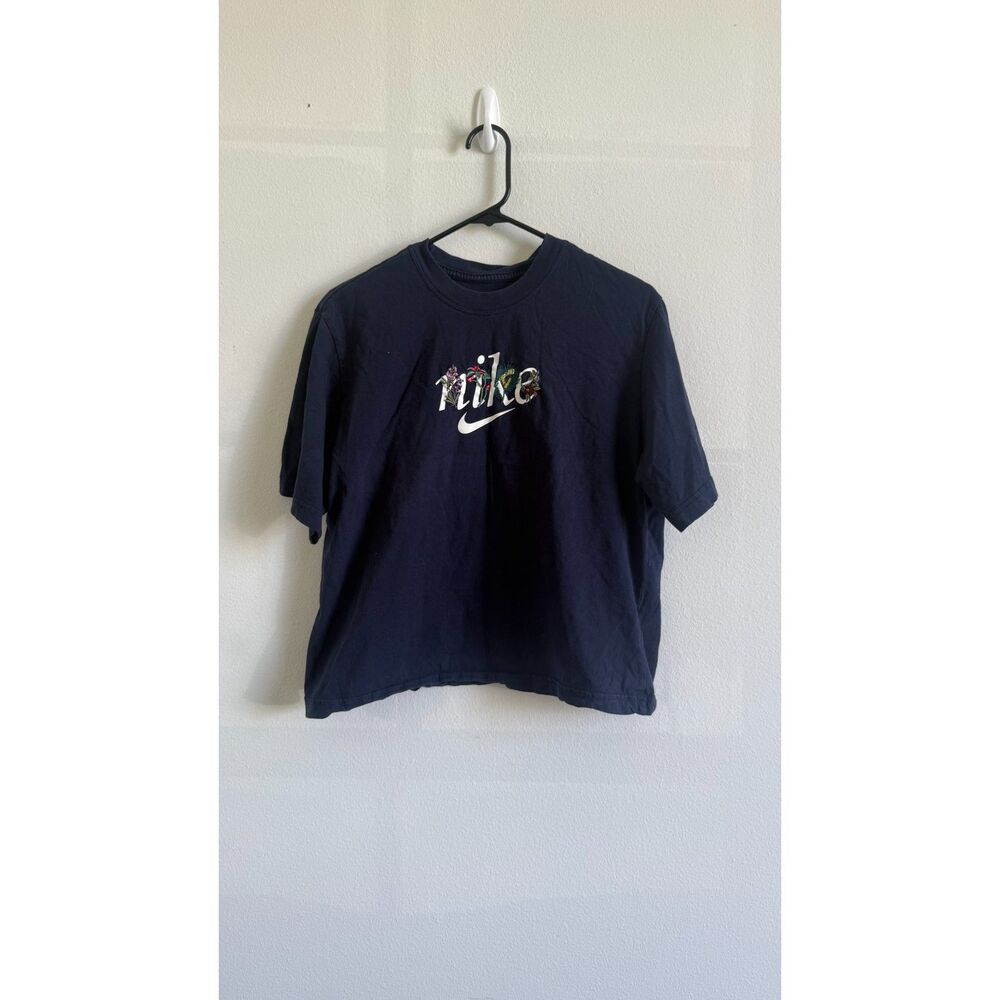 Nike Women's Medium Floral Embroidered Logo Black Cropped T Shirt Swoosh Tee